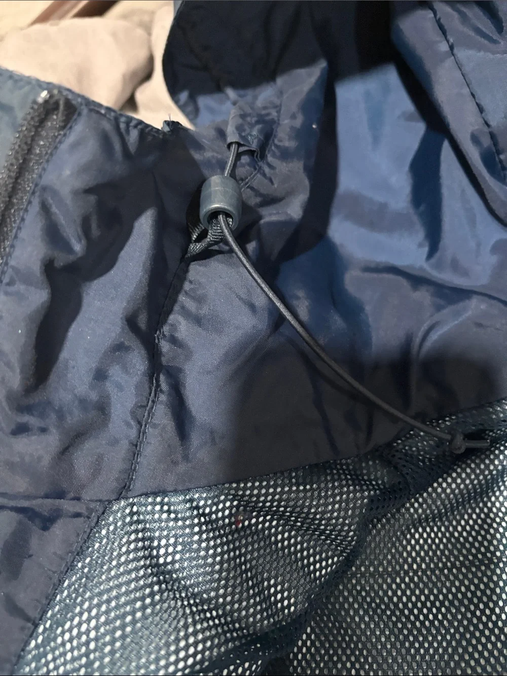 Columbia Women’s Dark Blue Hooded Rain Jacket - Picture 6 of 8